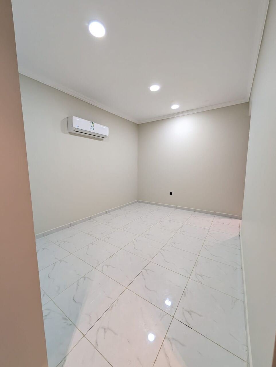 SAR 22600/year, 2 BR, 2 Bedrooms | 2 Bathrooms 1 Kitchen | 1 Living Room