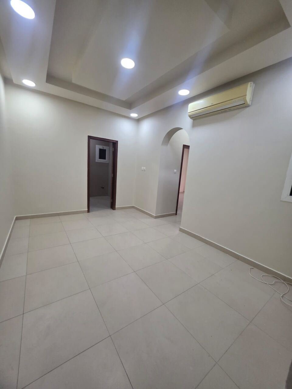 SAR 31000/year, 3 BR, Consists Of:- 3 Bedrooms, A Living Room,3 Bathrooms, And A Kitchen, Fast Floor,elevator ,