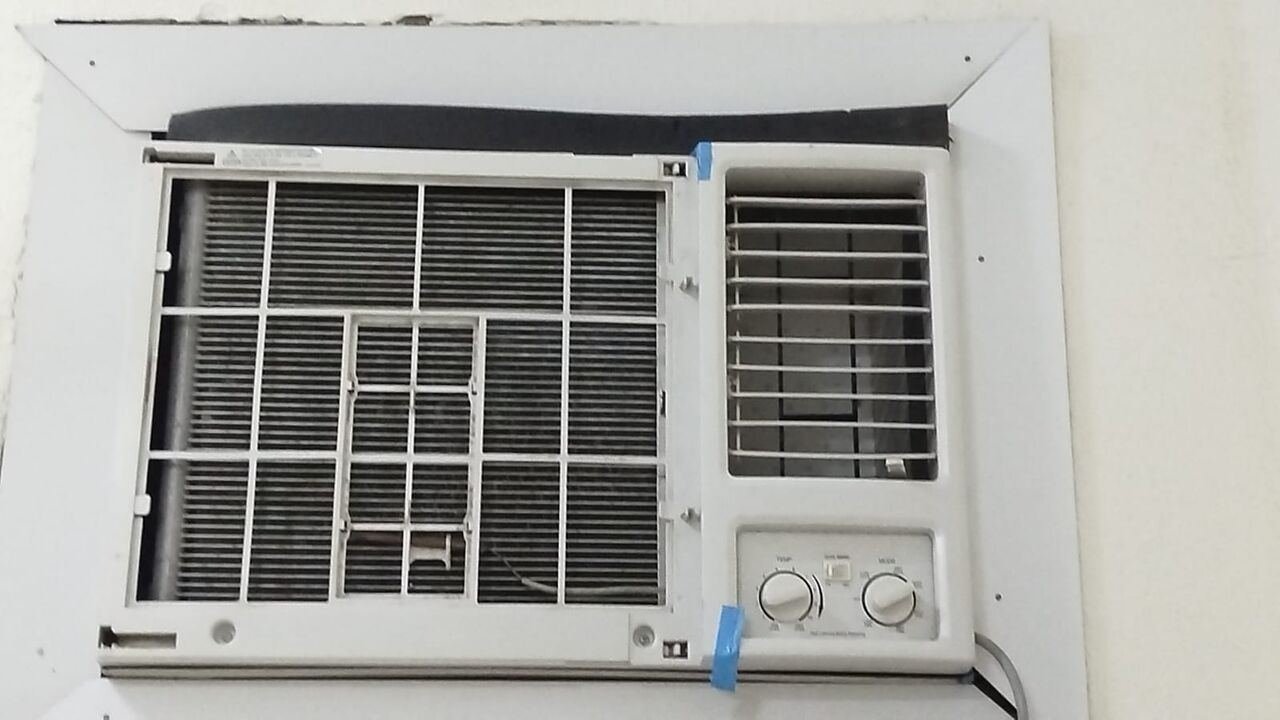 SAR 700, AC For Sale