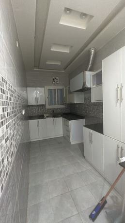 SAR 850/month, 16 Sq. Meter, For Rent: One Room (current Living Room) With Own Bathroom In A 3-Rooms Flat Apartment