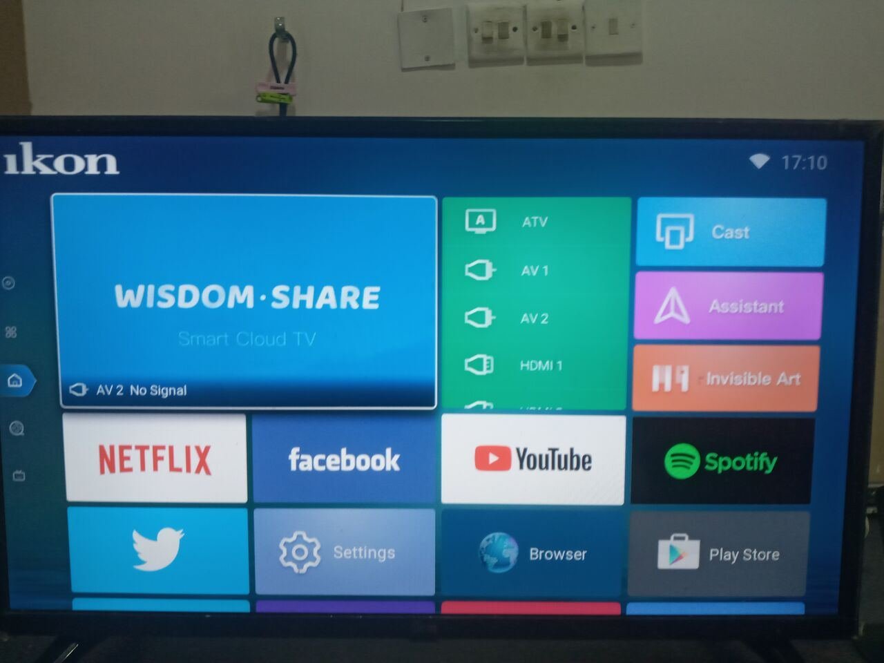 SAR 150, I'm Selling Tv At Low Price Smart Tv Ikon 150sr 24 Inches With Remote LG Branch 150sr 32 I