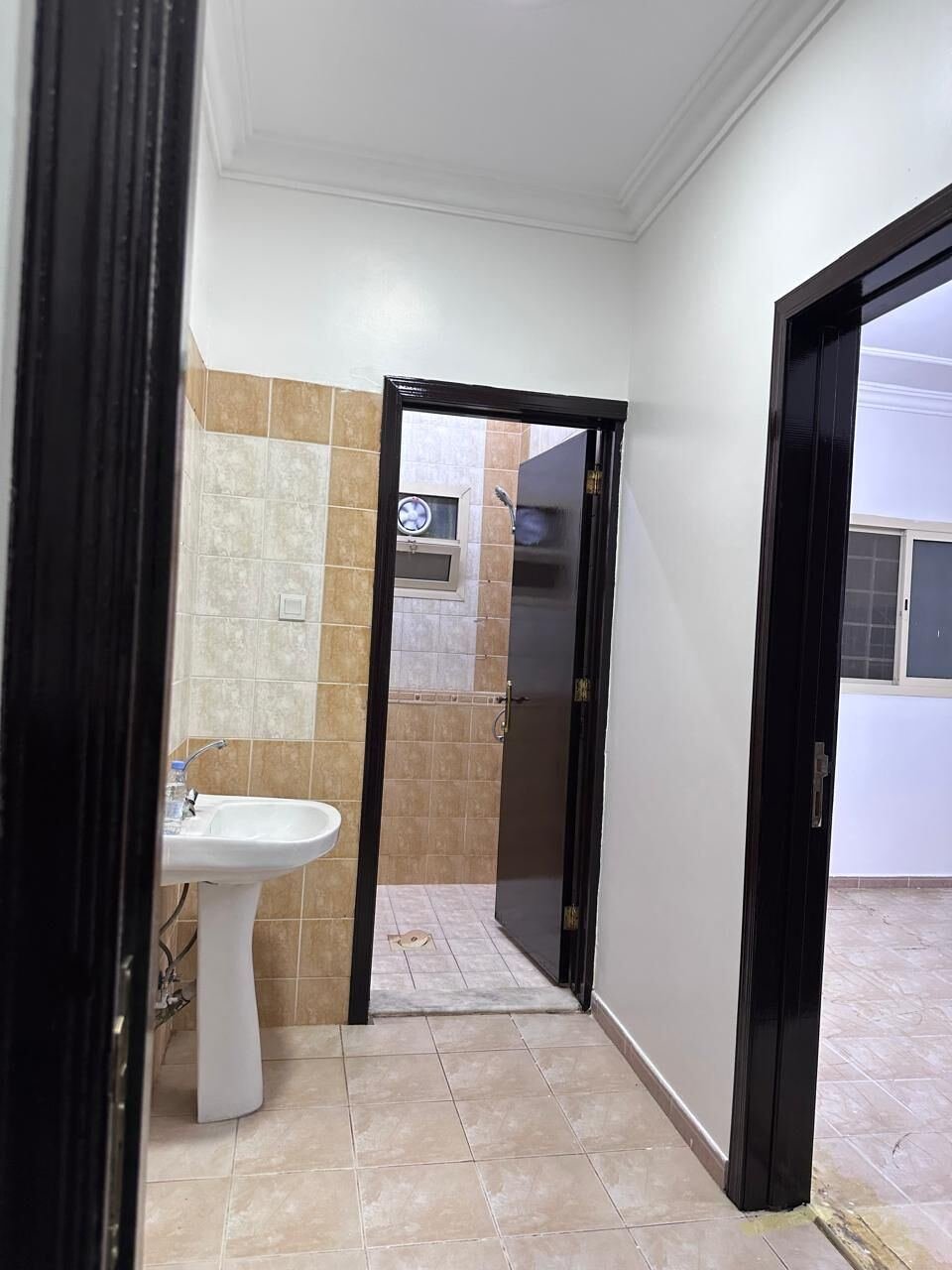 SAR 34000/year, 3 BR, Family Apartment First Floor With Large 3 Beadrooms 2 Bath Well Located Neet And Clean