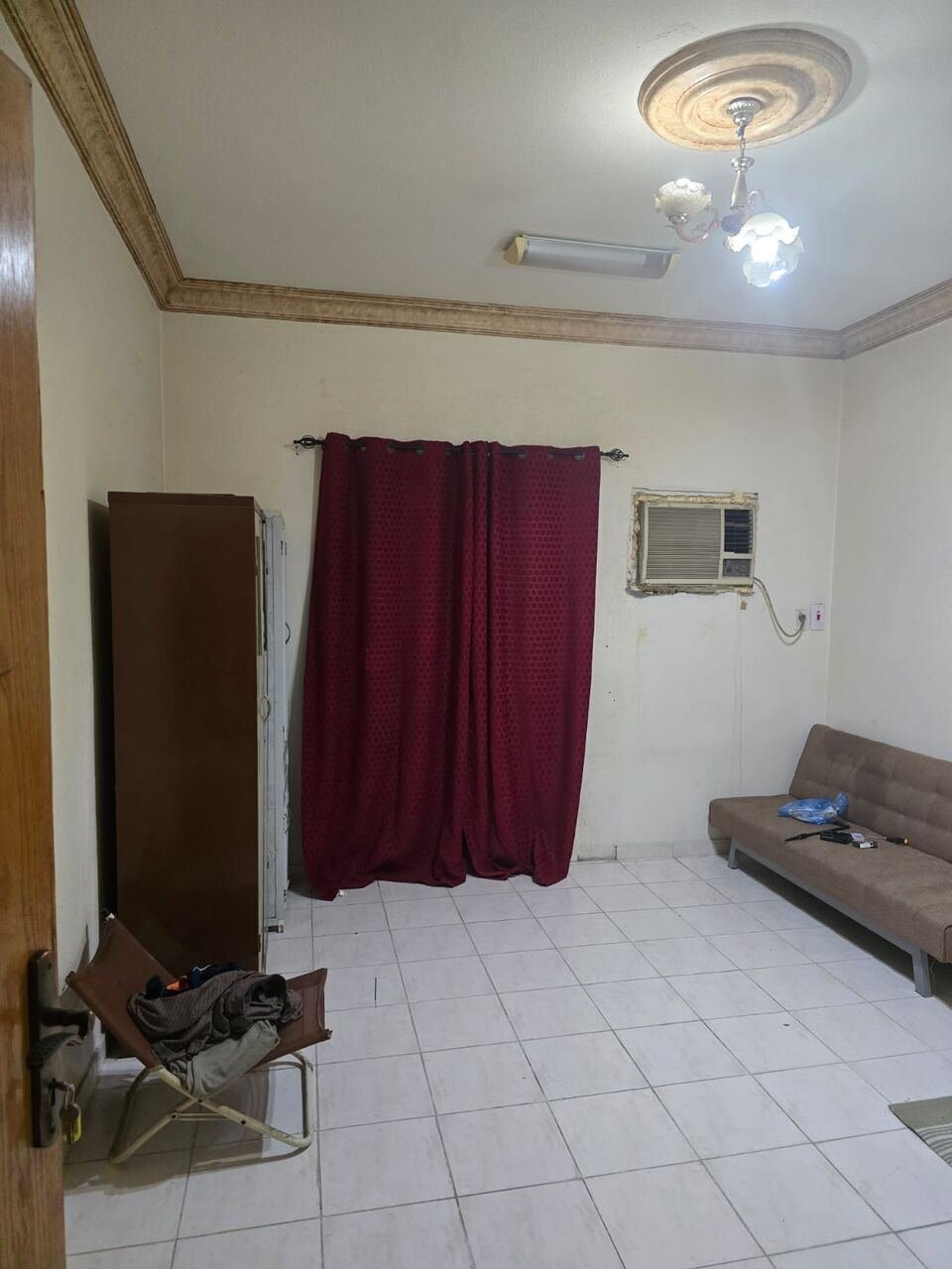 SAR 700/month, 13 Sq. Meter, I Have A Furnished Room Available In A Family Apartment On The 1st Floor