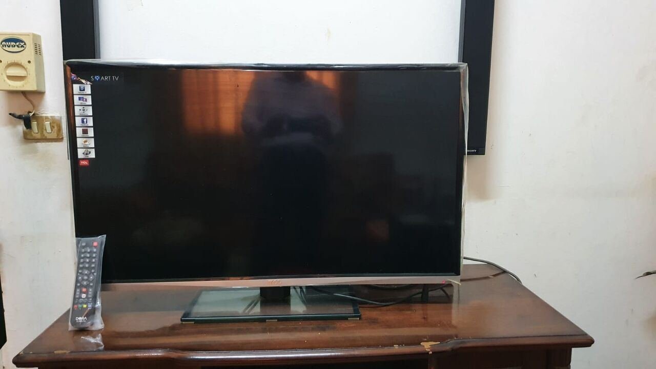 SAR 250, TCL SMART LED 40' TV FOR SALE SAR 250 Negotiable CONTACT # 0502743289
