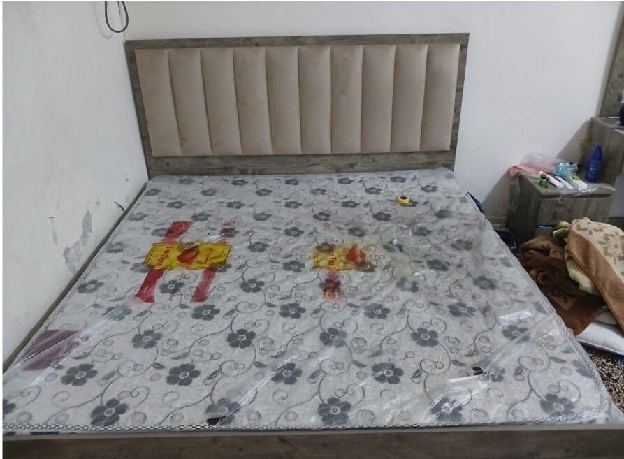 SAR 1200, 1200 SAR In Jeddah Aziziyah (King Size Double Bed And Dressing Table) Ready For Sle