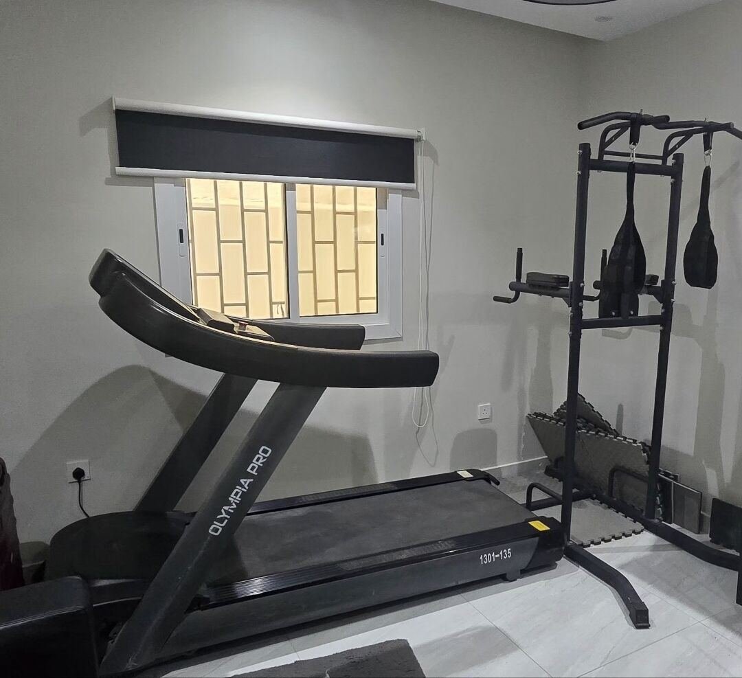 SAR 2000, TREADMILL With Incline Option And Pull-up And Dip Bar Station
