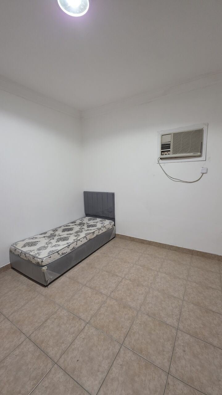 SAR 1300/month, I Would Like To Offer Room For Rent Bachelor