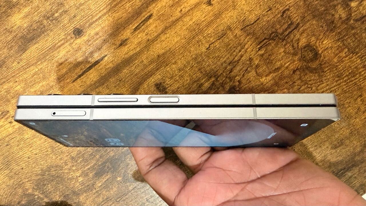 SAR 3000, Fold 6 512gb For Sale