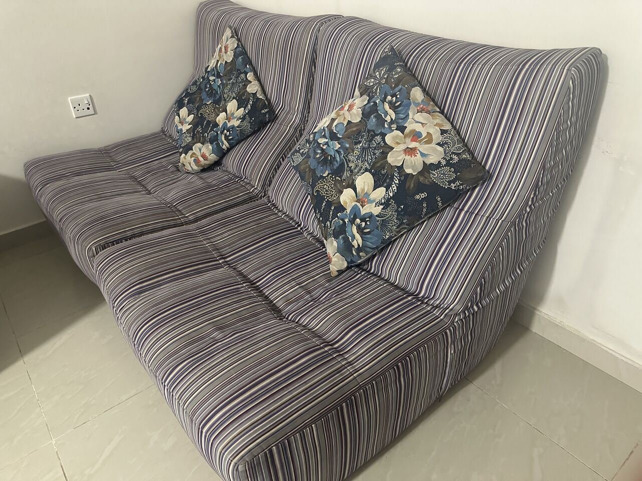SAR 100, Sofa