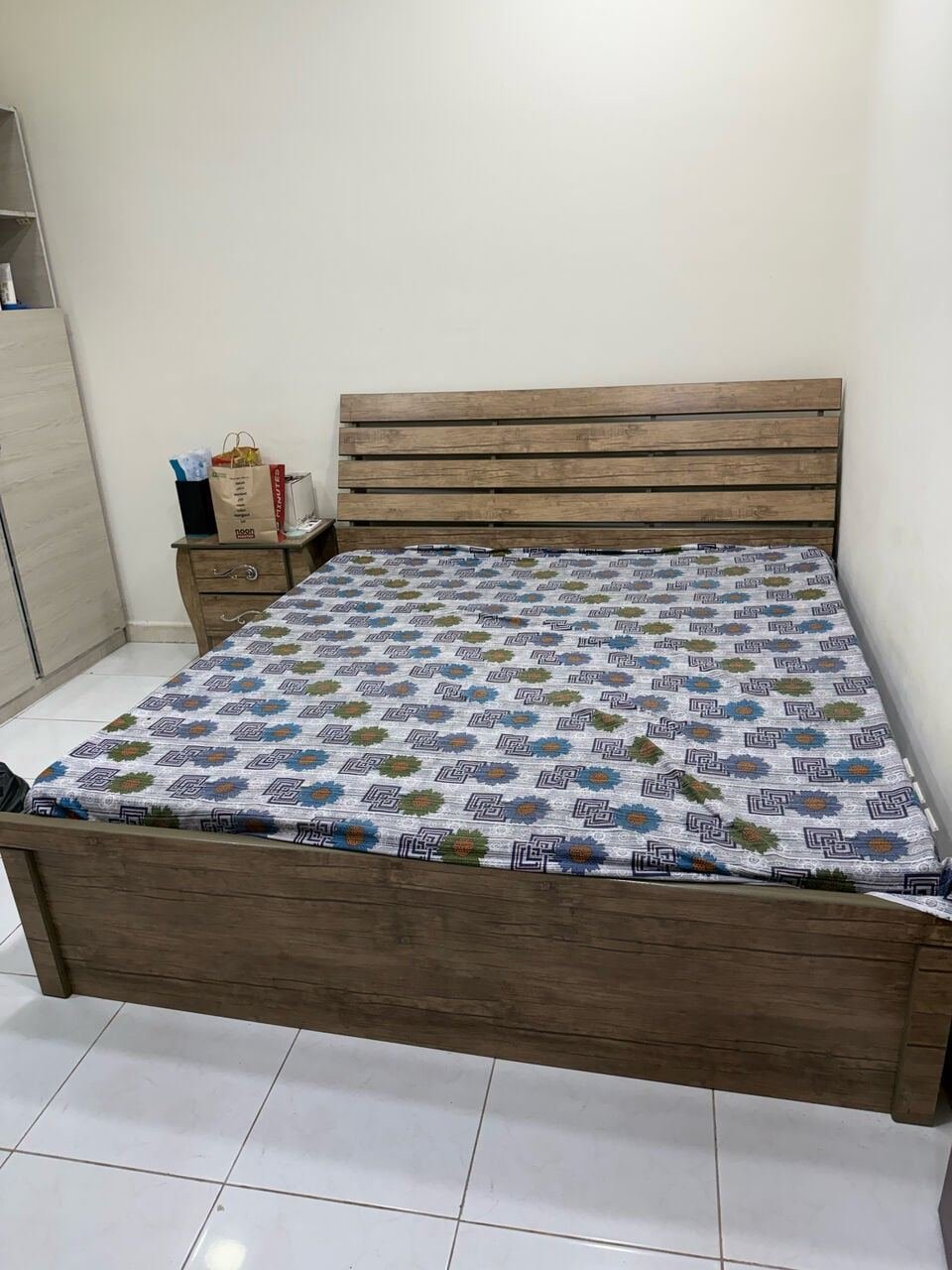 SAR 1500, Selling Furnitures