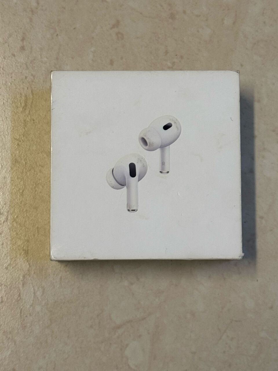 SAR 700, Airpods Pro (2nd Generation)