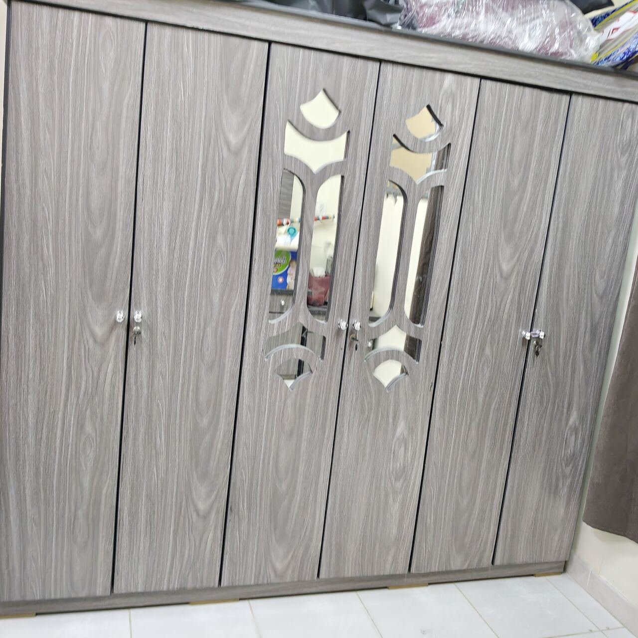 SAR 700, Huge Wardrobe In Excellent Condition