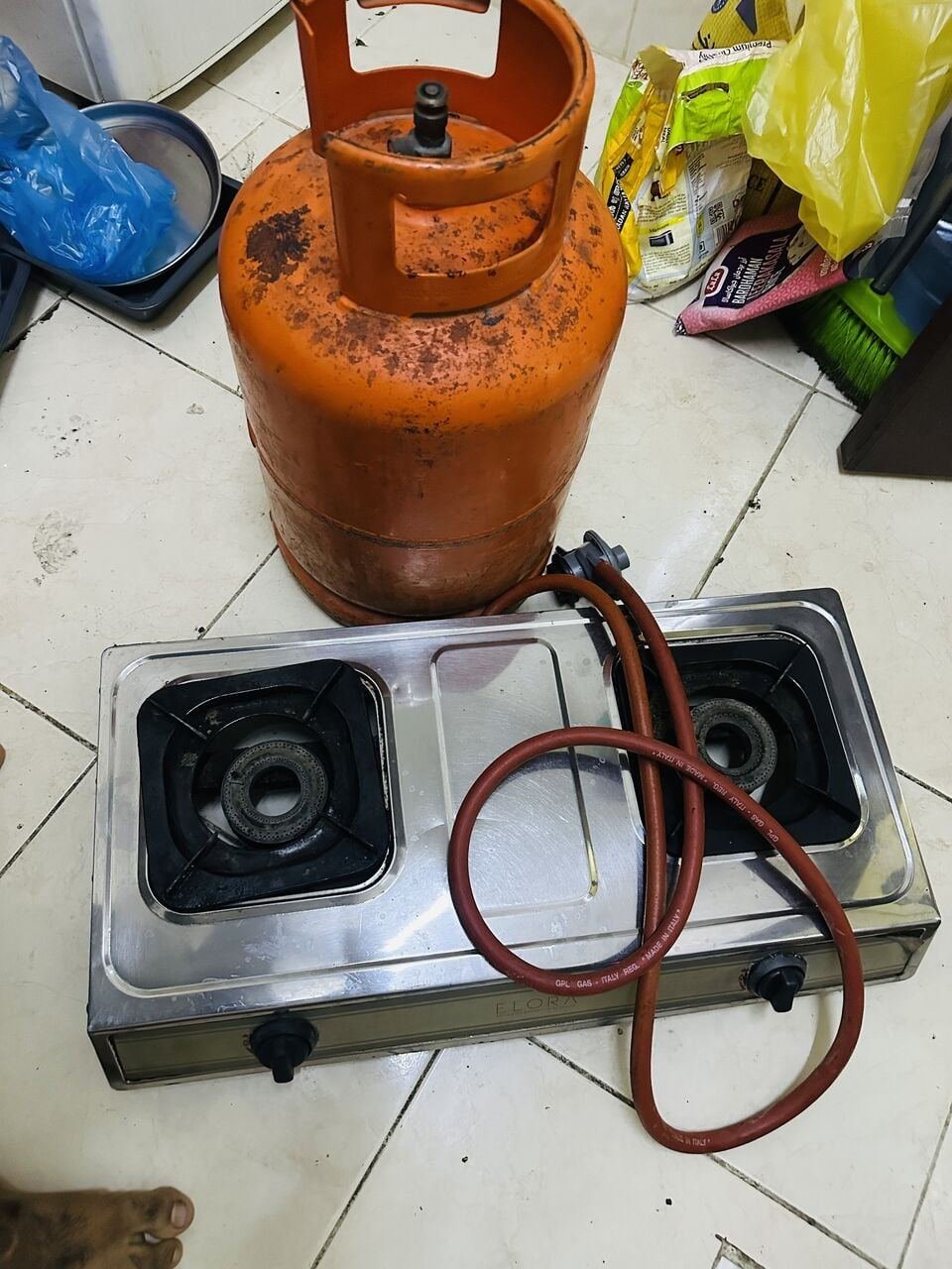 SAR 500, GAS CYLINDER WITH STIVE AND REGULATOR , 110 V REFRIGERATOR FOR SALE