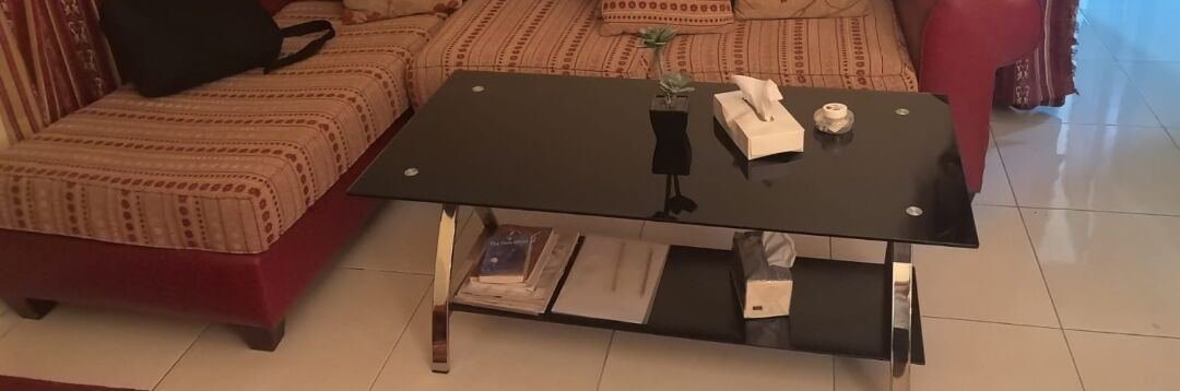 SAR 300, Glass Centre Table In Excellent Condition