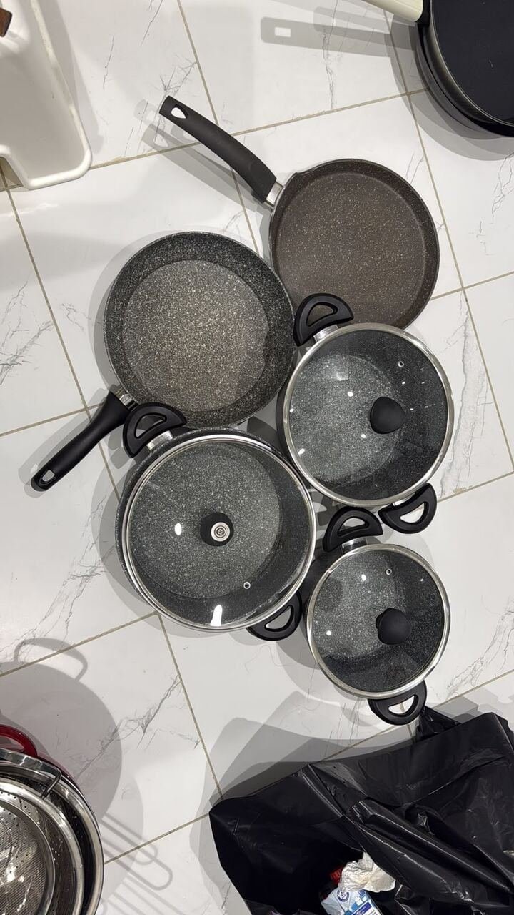 SAR 170, Non-Stick Granite Cookware Set – Excellent Condition | طقم قدور ومقالي جرانيت بحالة م