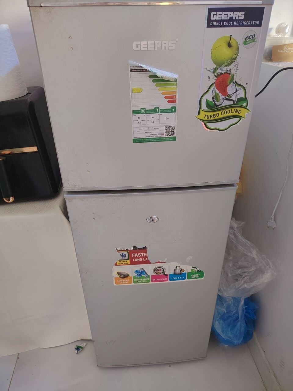 SAR 400, 2 Year Old Refrigerator For Sale With Bill Very Good Condition