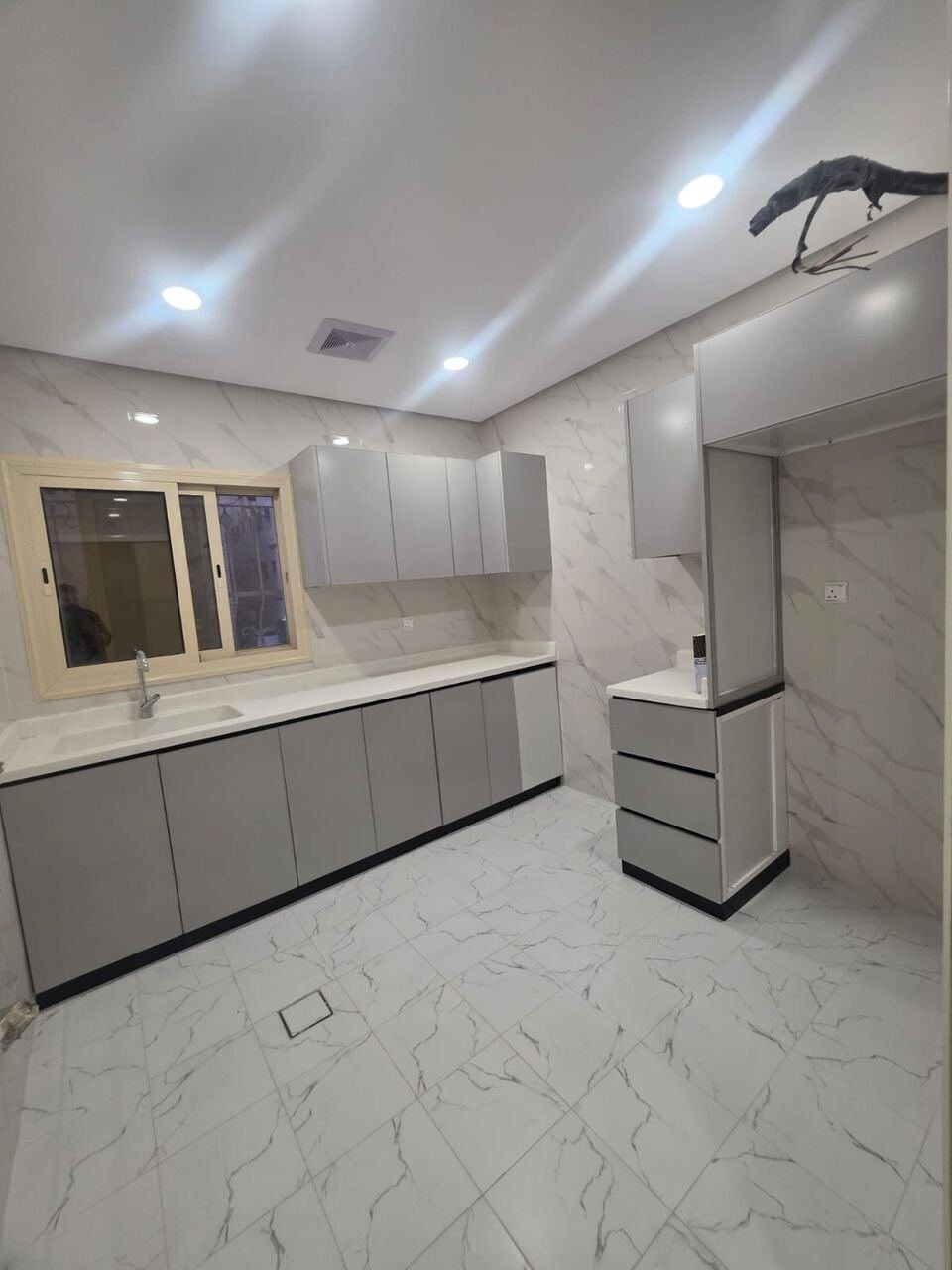 SAR 27500/year, 2 BR, 2 Bedrooms, A Living Room , 2bathrooms, And A Kitchen, Fast Floor, External,with Air Co