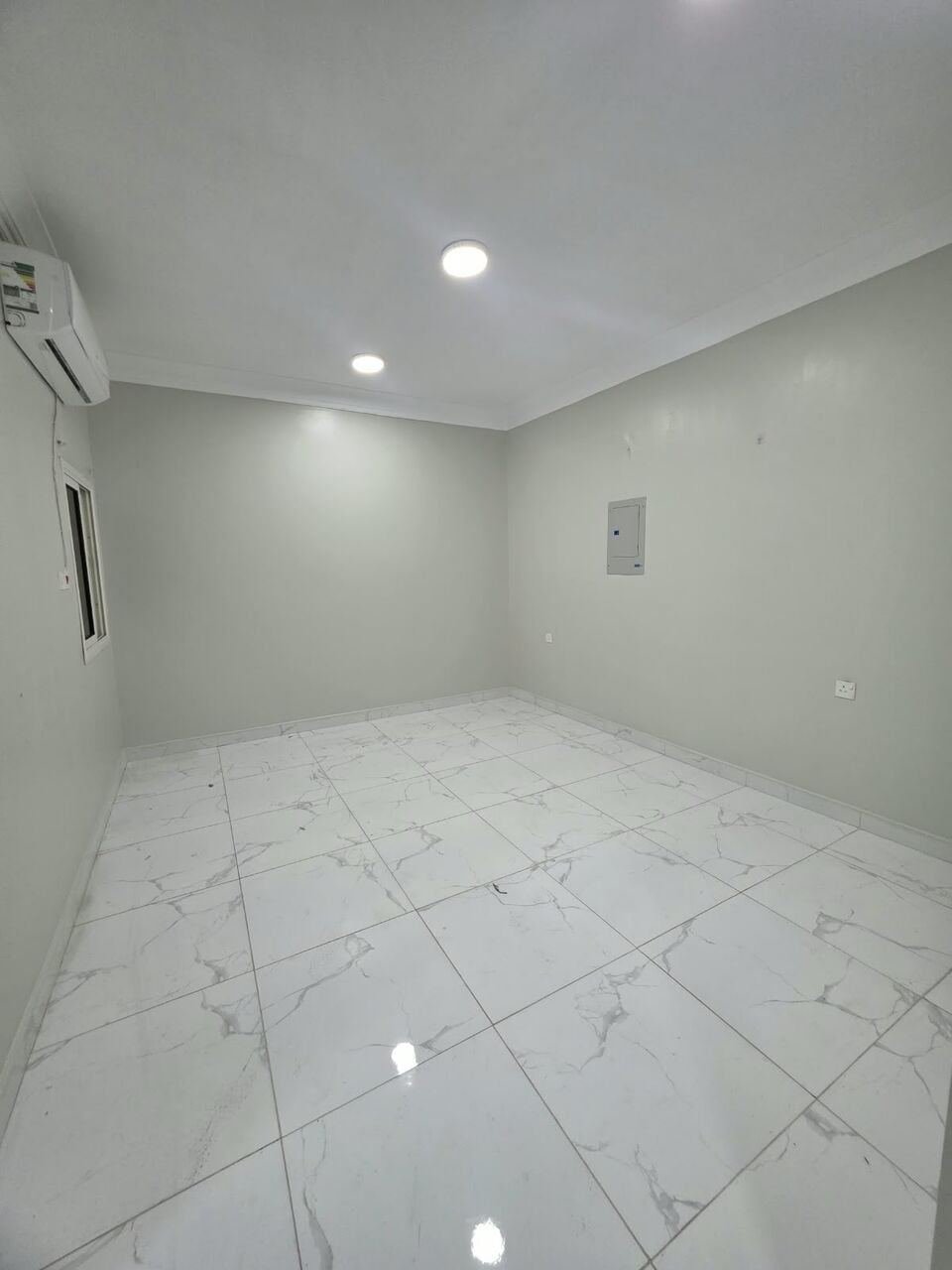 SAR 25600/year, 2 BR, Consists Of:- 2 Bedrooms, A Living Room , 2bathrooms, And A Kitchen, Second Floor Ele