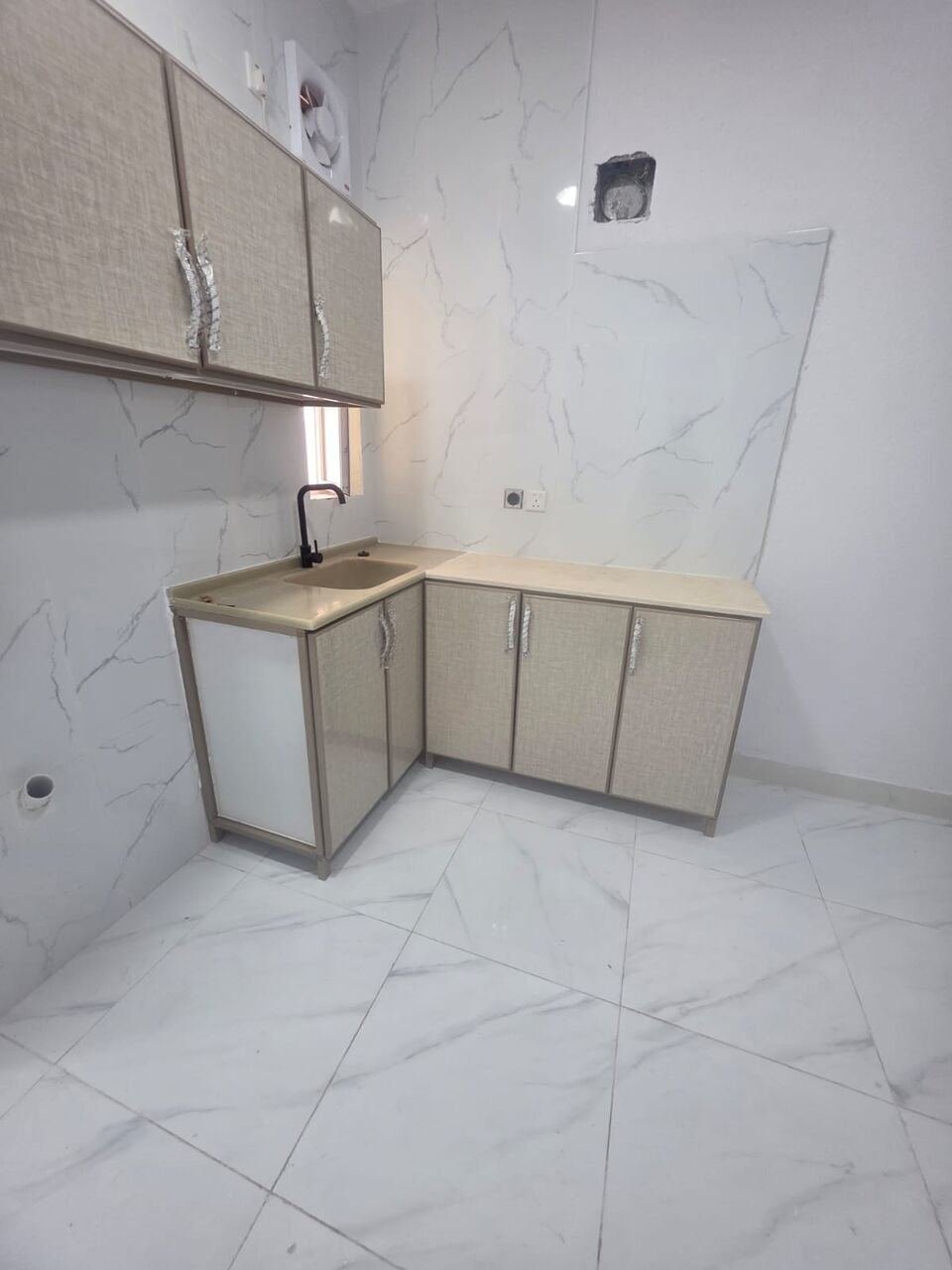 SAR 1300/month, 1 BR, 1 Bedrooms, A Living Room 1 Washroom Studio Kitchen