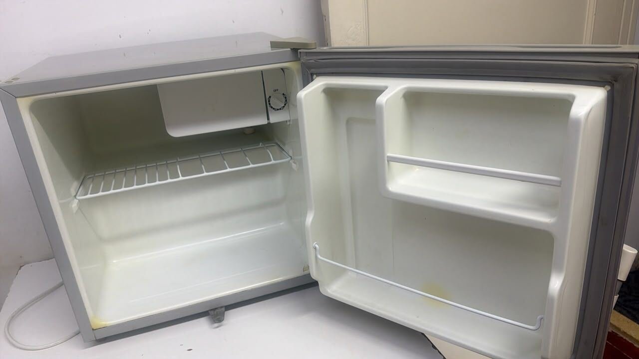 SAR 150, Nikai Small Room Mini Fridge – For Sale Excellent Condition