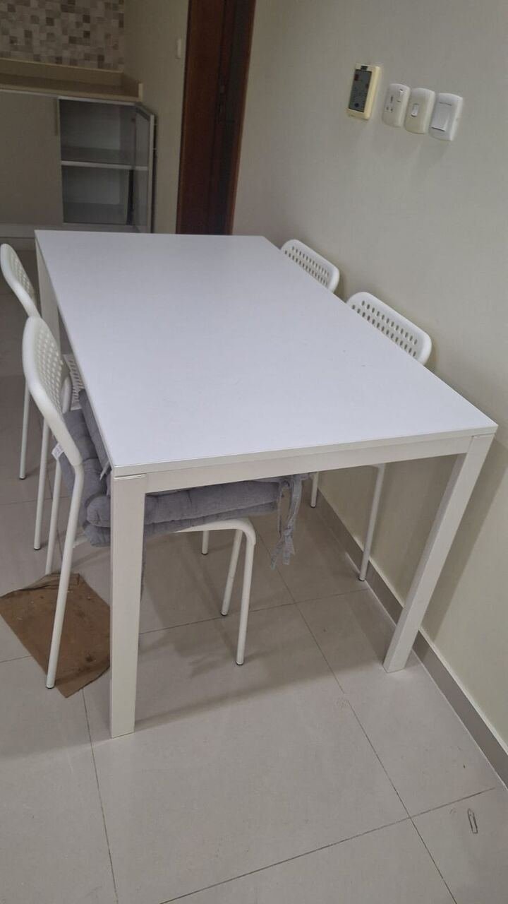 SAR 750, Table Chair