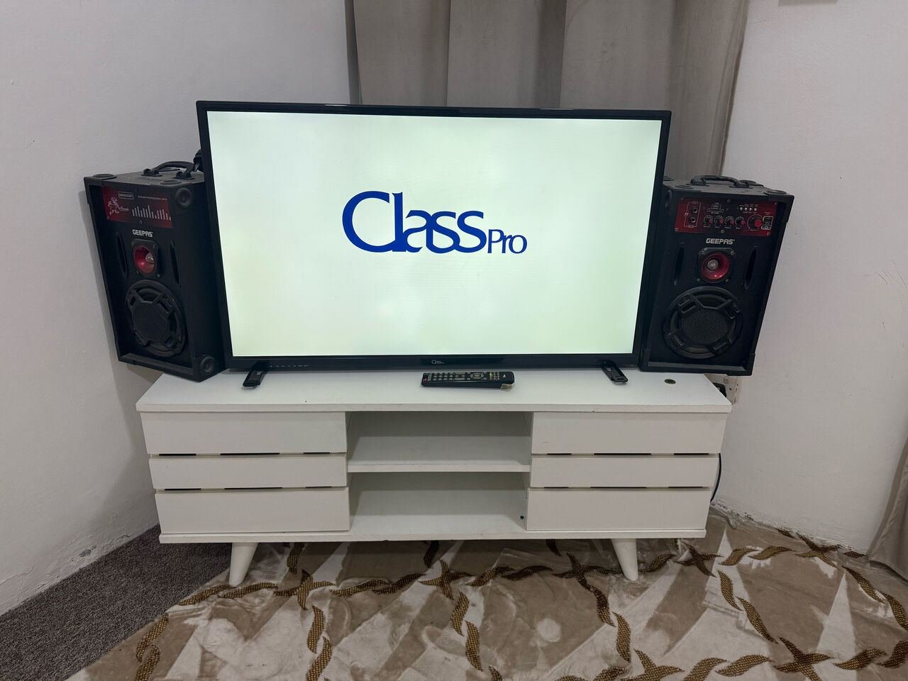 SAR 300, SR. 300 Smart LED 40 Inch With Hi Fi Two Speakers