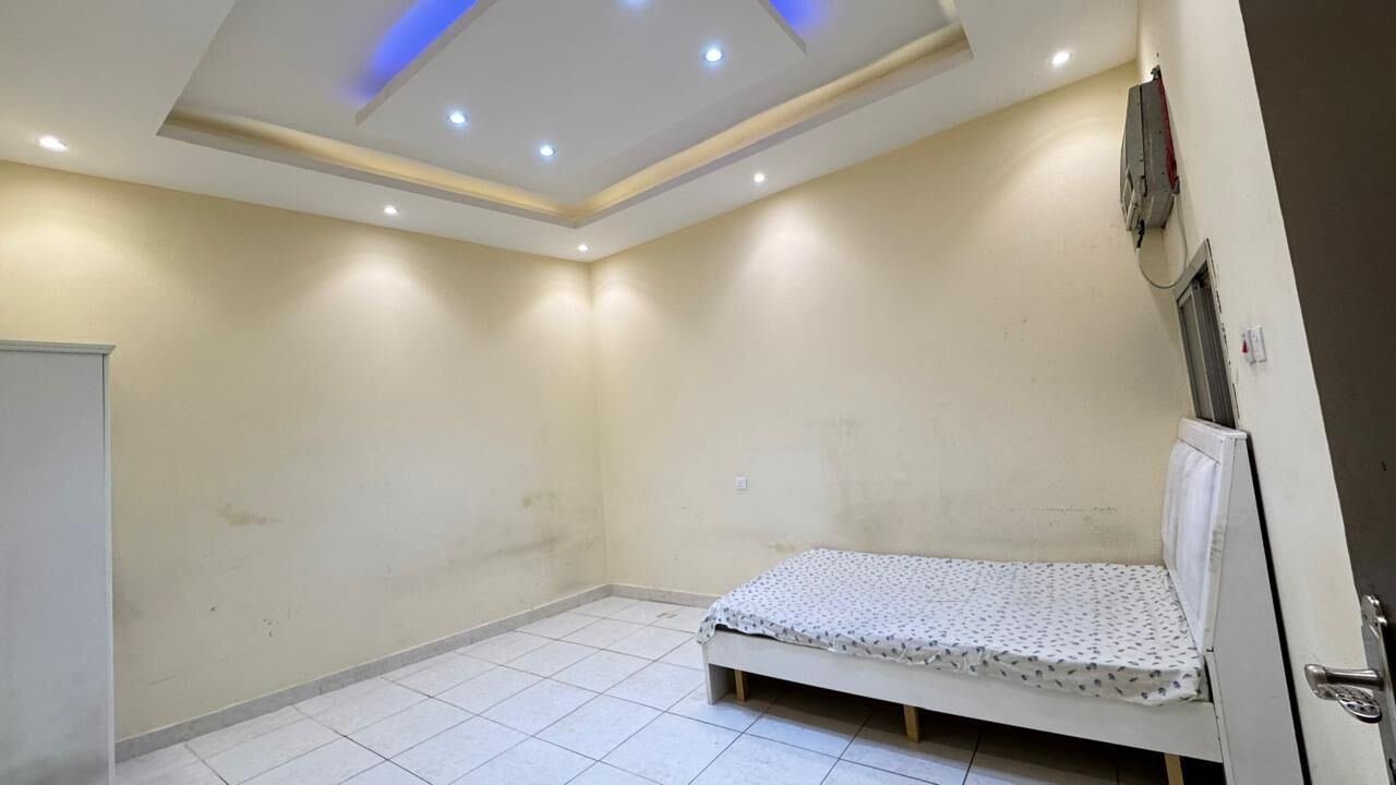 SAR 1400/month, Furnished, Furnished Room Available In Flat For Professional Bachelor