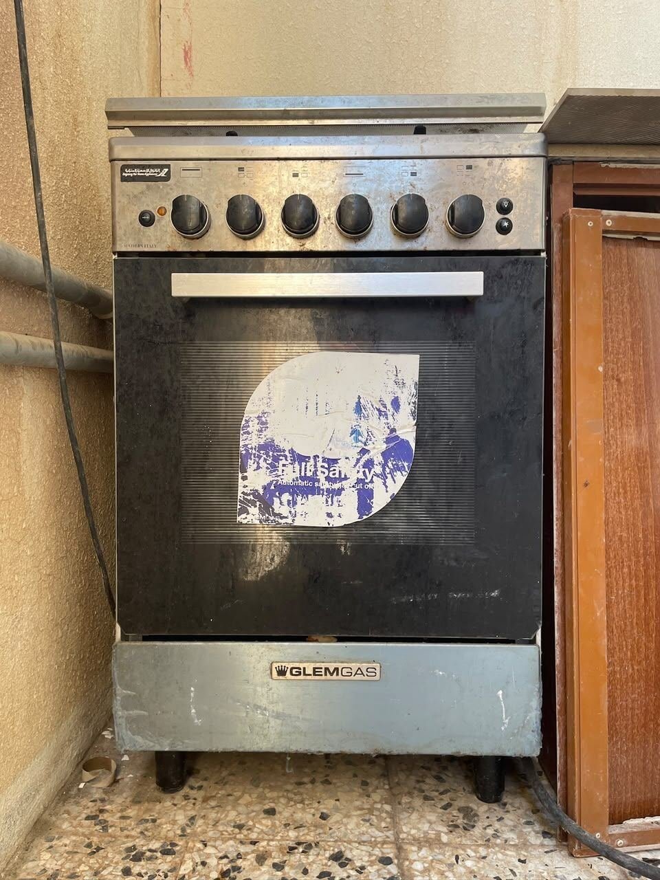 SAR 1000, Washing Machine & Stove For Sale
