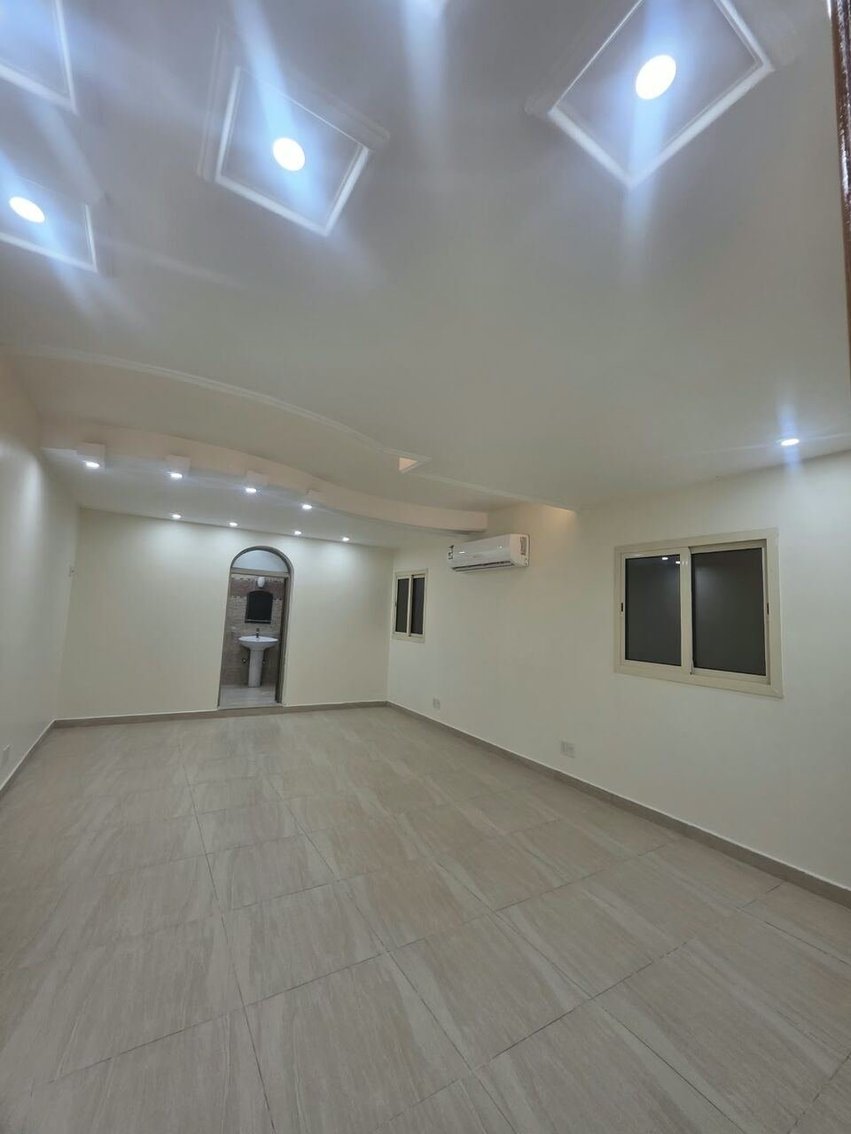 SAR 26600/year, 4 BR, 4 Bedrooms, A Hall,3 Bathrooms, A Kitchen,with Air Conditioners Installed
