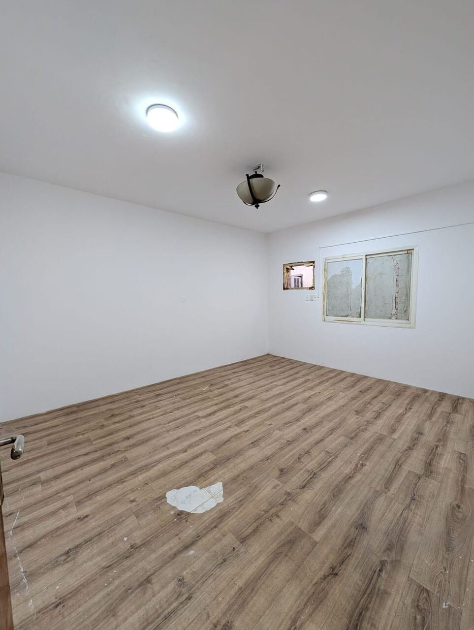 SAR 22600/year, 3 BR, 3 Bedrooms | 2 Bathrooms 1 Kitchen | 1 Living Room 1 Drawing Room 2 Entrances ---