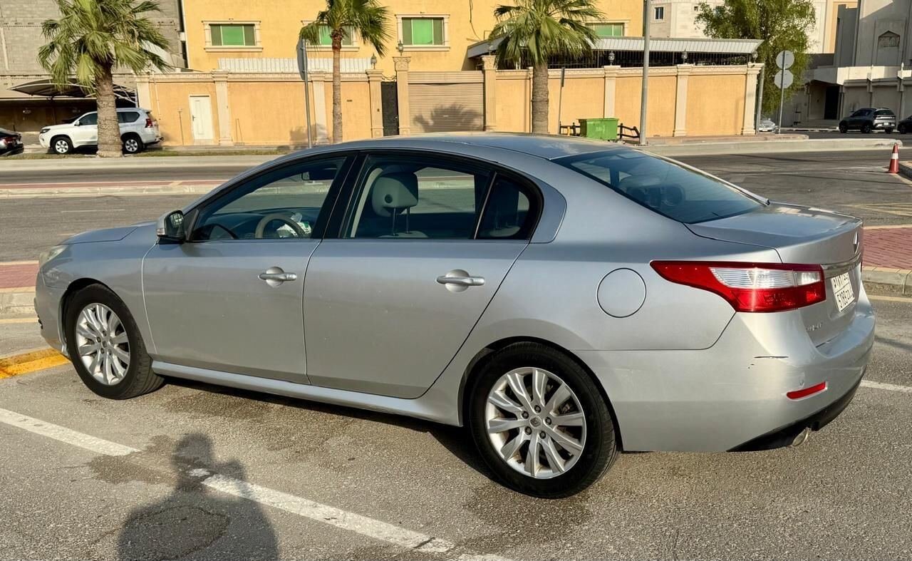SAR 17500, Renault Safrane, 2014, Automatic, 117 KM, Great Deal! Silver | 2.5L Engine | Very Low Mileage & Rear AC 🚗✨