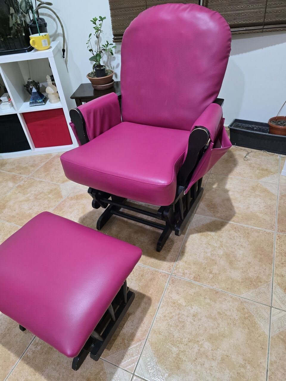 SAR 250, Rocking Chair With Ottoman