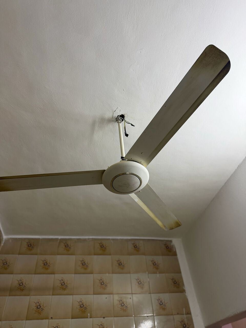 SAR 130, 3 Ceiling Fans For Sale - White, 3-Blade (SAR 50 Each / SAR 130 For All 3)