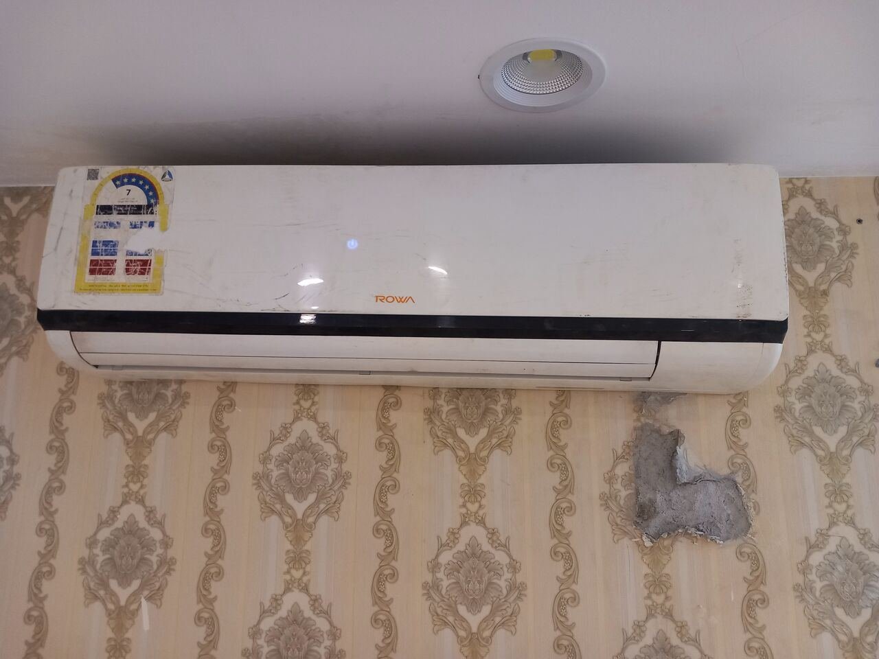SAR 1200, Rowa Split Air Conditioner – 2 Ton – 1,200 SAR ❄️