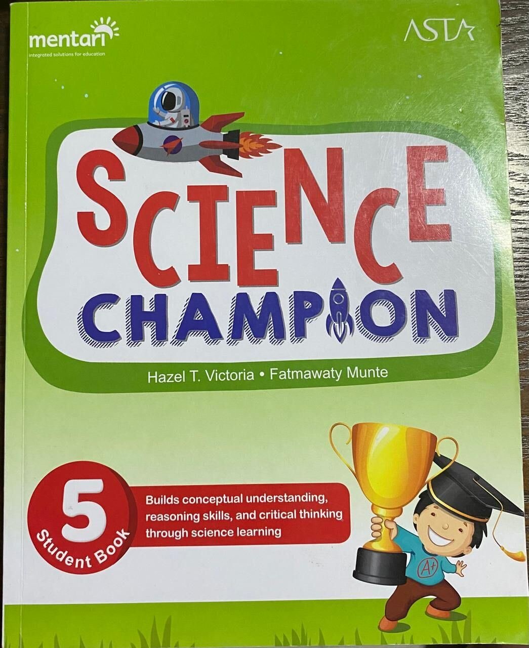 SAR 1020, Books