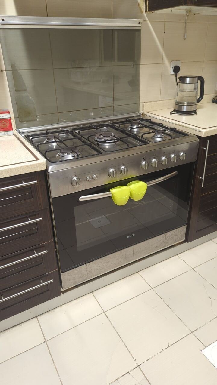 SAR 750, Bosch 90cm 5-Burner Gas Cooker & Oven For Sale | Good Condition