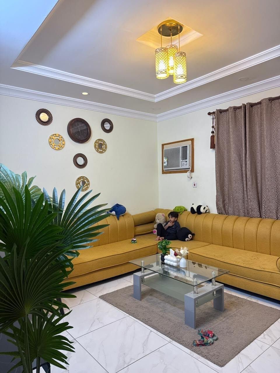 SAR 1600/month, Furnished Room For Executive Bachelor In A Family Flat.