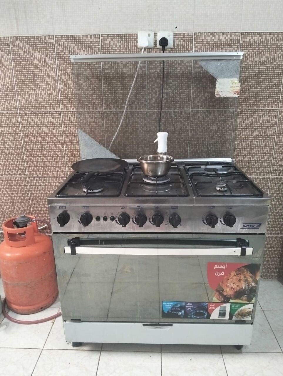 SAR 175, Cooking Range 5 Burner Stove With Cylinder For Sale