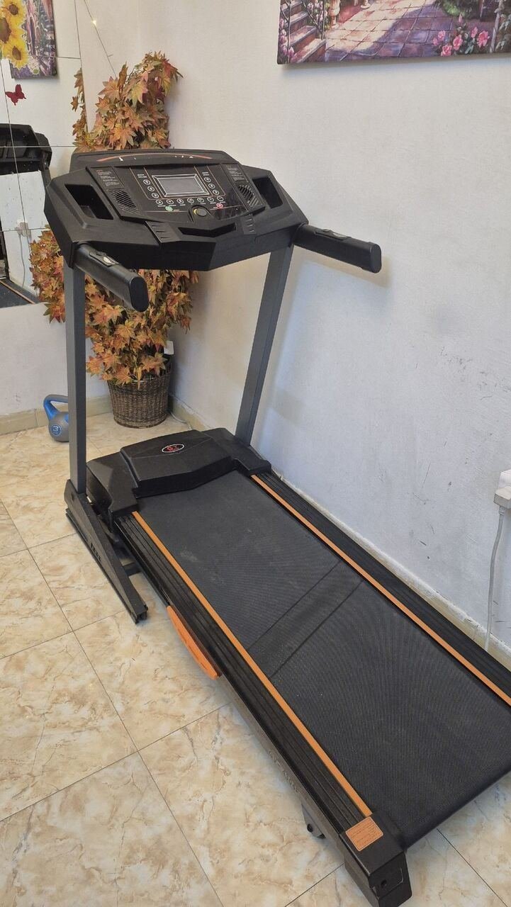 SAR 1800, Treadmill For Sale (in Good Condition)