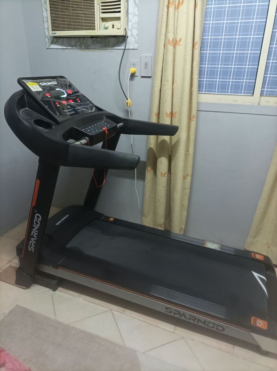 SAR 2100, Sparnod Heavy-Duty Folding Treadmill For Sale – Excellent Condition