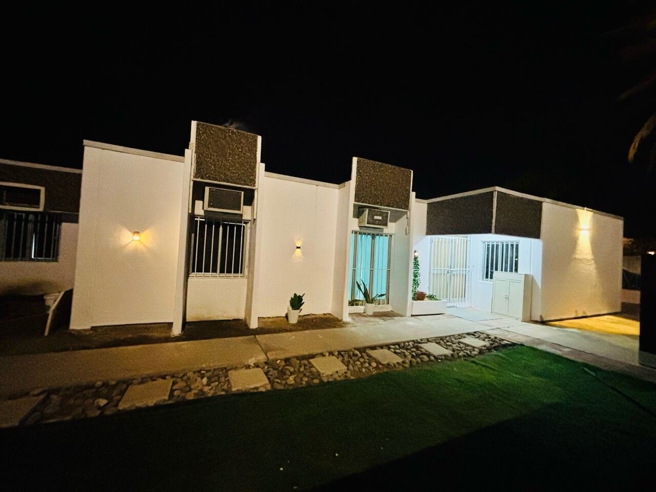 SAR 35000/year, 3 BR, NEWELY RENOVATED 3 BHK
