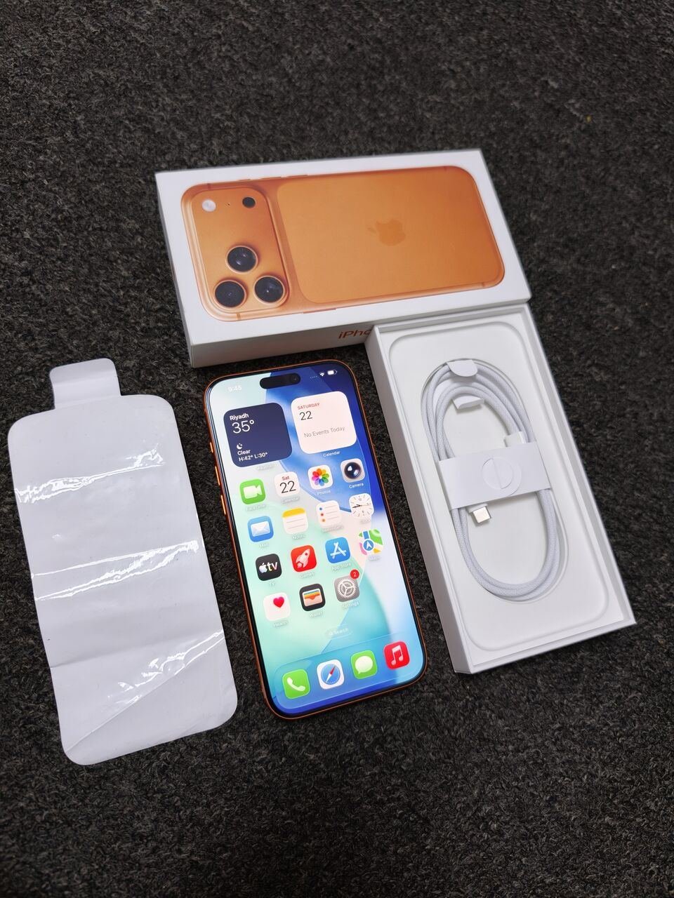 SAR 4500, IPhone 17 Pro Max 256gb Cosmic Orange New Few Days Used Only