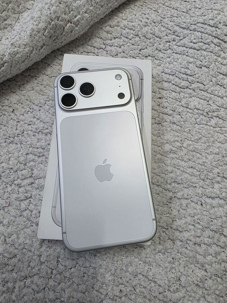 SAR 4800, IPhone 17 Pro Max 256gb Sale Swap 100 Battery 30 Cycle Count Silver Color
