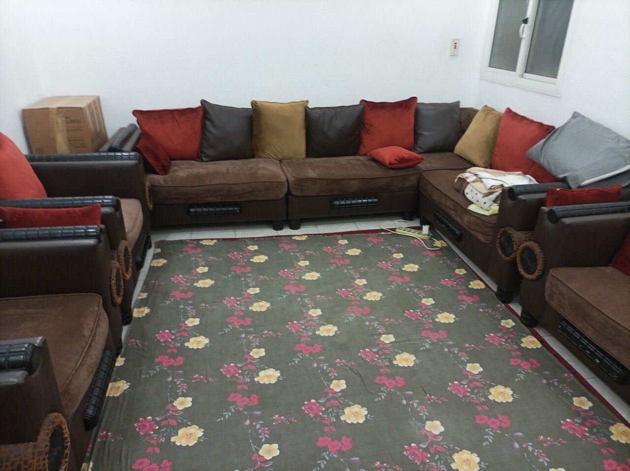 SAR 300, Good Condition 10 Seater Sofa Set