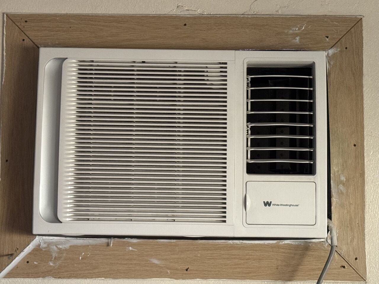 SAR 1000, Household Item For Sale (AC And Bunk Bed)
