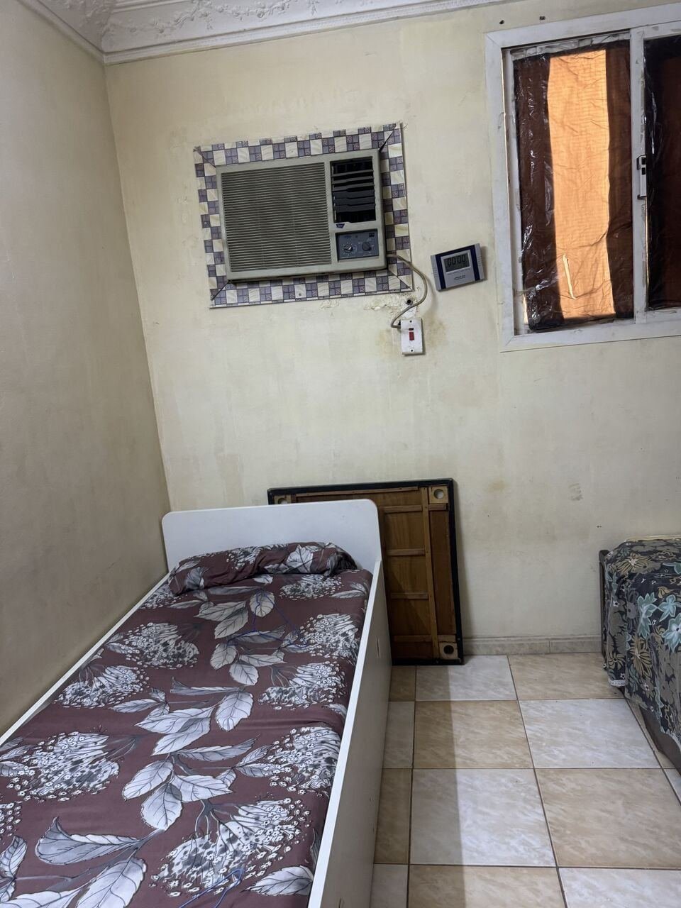 SAR 800/month, Furnished, Seperate Single Room And Wash Room For Rent