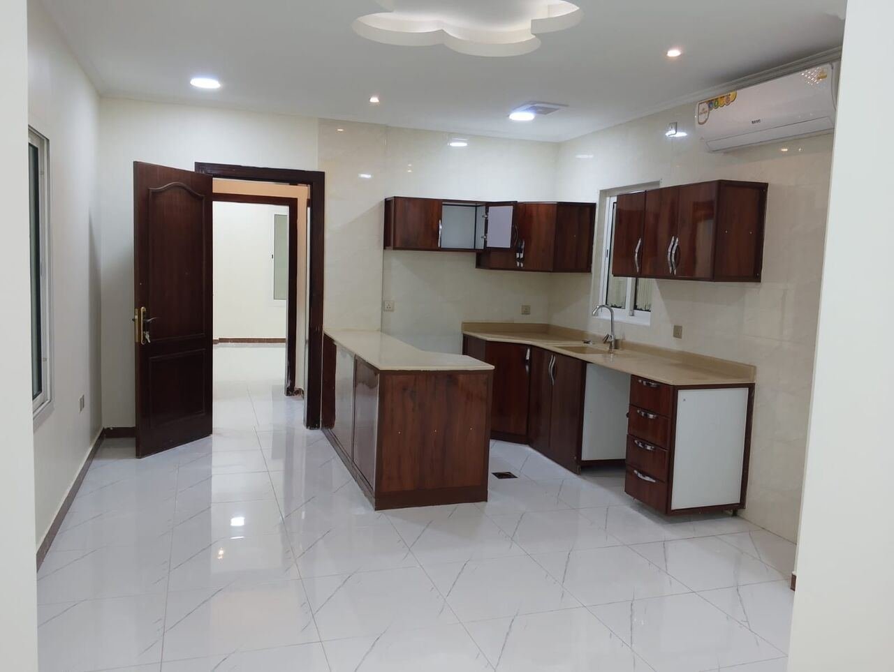 SAR 23600/year, 2 BR, Consists Of:- 2 Bedrooms, A Living Room, 1 Bathrooms, And A American Kitchen, Third Floor