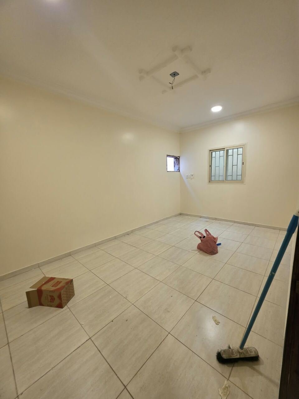 SAR 17600/year, 2 BR, 2 Bedrooms, A Living Room 1 Bathrooms, A Kitchen