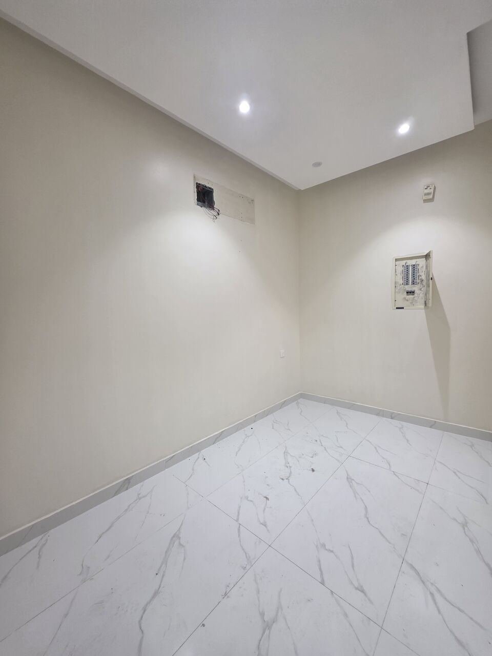 SAR 18000/year, 2 BR, 2 Bedrooms | 2 Bathrooms 1 Small Single Bedroom | 1 Kitchen | 1 Living Room