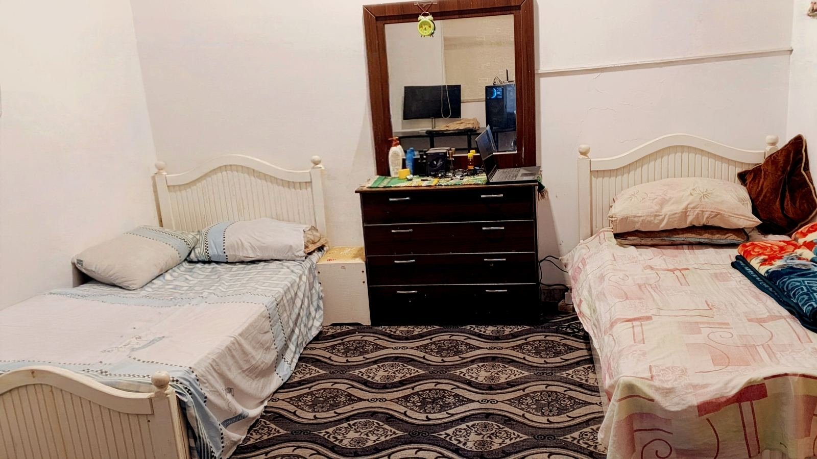 Bed Space Available for Rent - Hara Al Wizarat One bed space is available in a room with 2 bed spaces.  Room includes:  Separate Kitchen  Separate Was